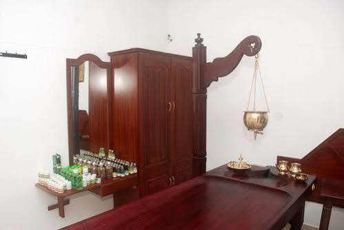 Chakra Ayurvedic Resort Kovalam Buitenkant foto